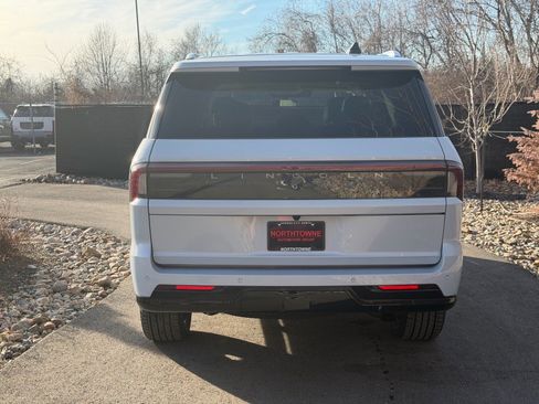 New 2026 Lincoln Navigator Reserve AWD/4WD image 4