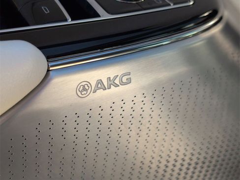 Certified 2023 Cadillac Lyriq Luxury image 20