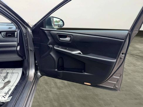 Used 2015 Toyota Camry SE FWD image 28