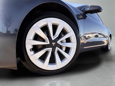 Used 2023 Tesla Model 3 Standard Range image 9