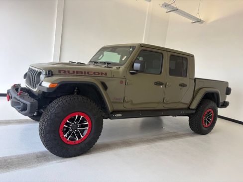Used 2025 Jeep Gladiator Rubicon AWD/4WD image 17