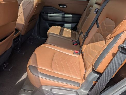 Certified 2023 Nissan Pathfinder Platinum w/ Cargo Package AWD/4WD image 20