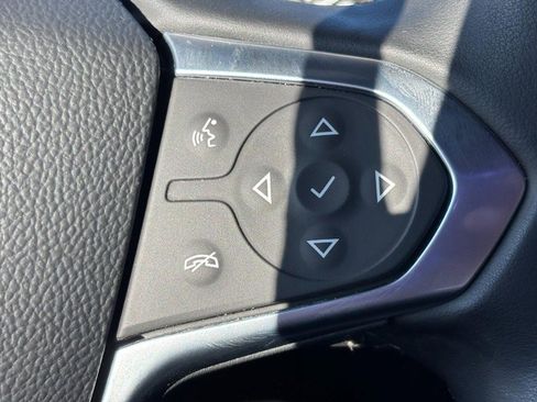 Used 2023 Chevrolet Traverse LT image 20