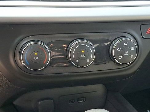 Used 2025 Chevrolet Trax LS image 15