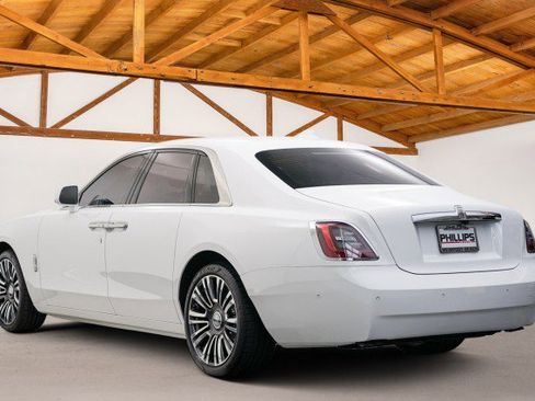 Used 2024 Rolls-Royce Ghost image 3