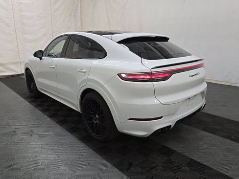 Used 2022 Porsche Cayenne GTS w/ Premium Package Plus AWD/4WD image 3