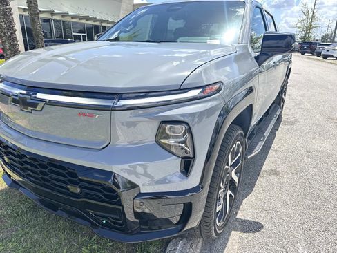 Used 2025 Chevrolet Silverado EV RST image 9