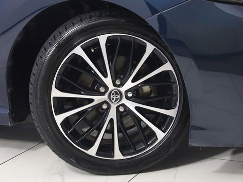 Used 2020 Toyota Camry SE image 12