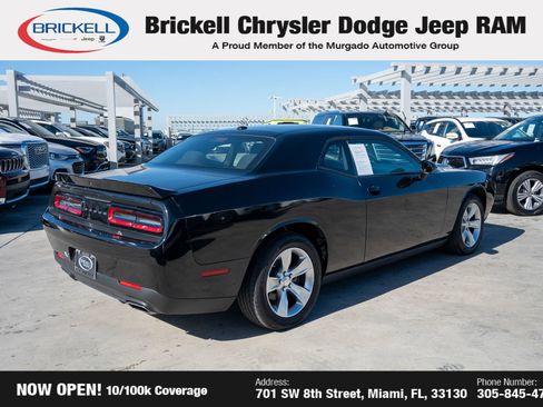 Used 2022 Dodge Challenger SXT image 5