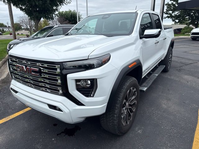 Used 2023 GMC Canyon Denali AWD/4WD image 1