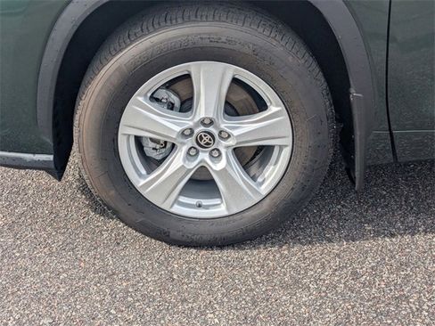 Certified 2024 Toyota Highlander LE image 10