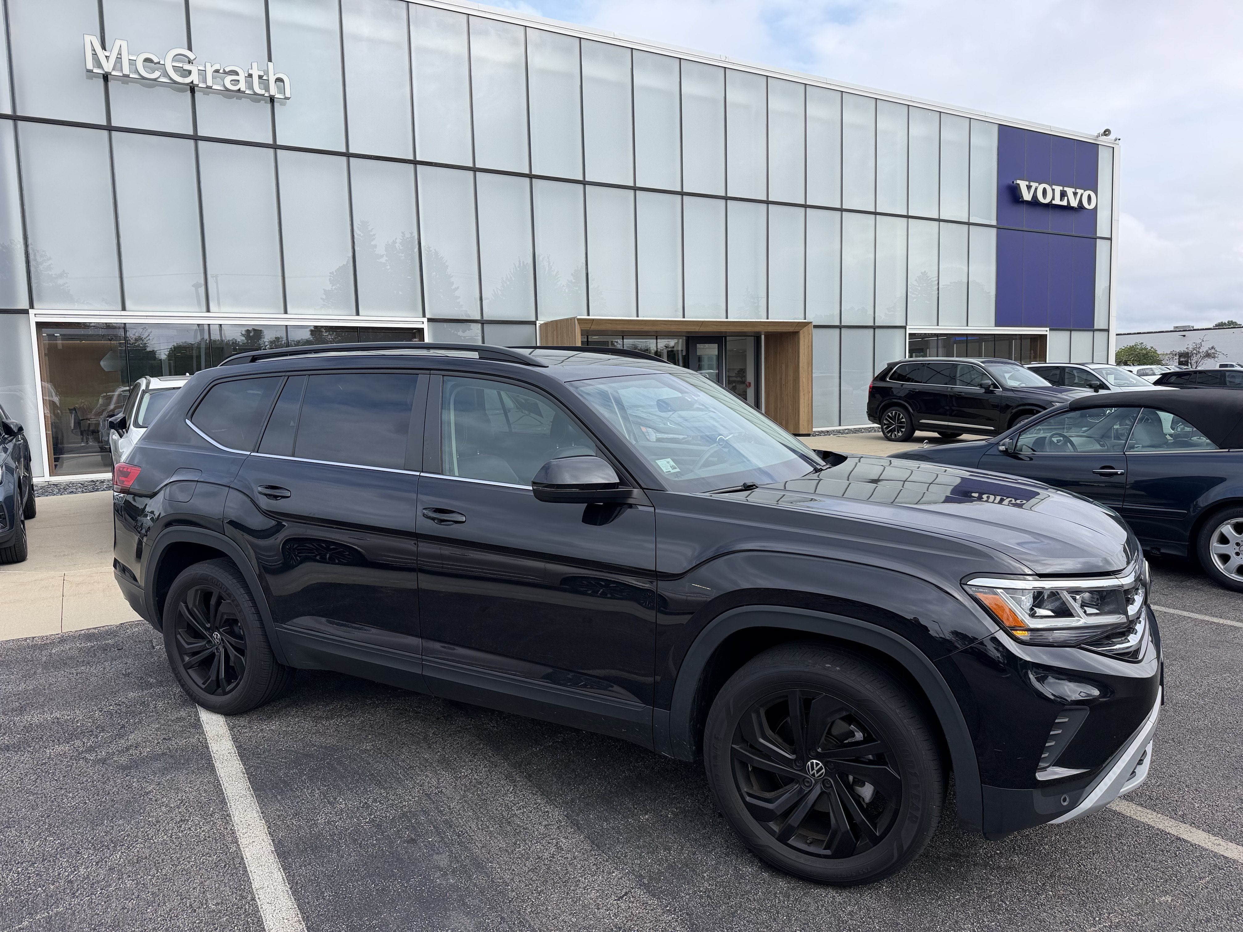 Used 2023 Volkswagen Atlas SE w/ Panoramic Sunroof Package AWD/4WD image 3