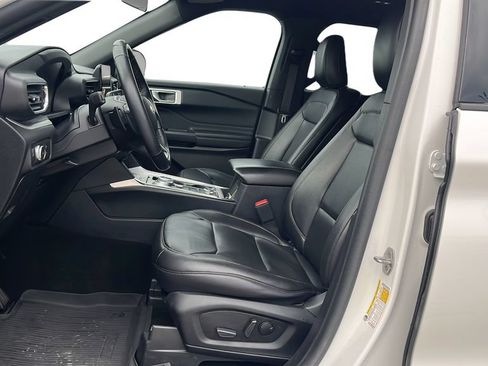 Used 2020 Ford Explorer XLT w/ Equipment Group 202A AWD/4WD image 9