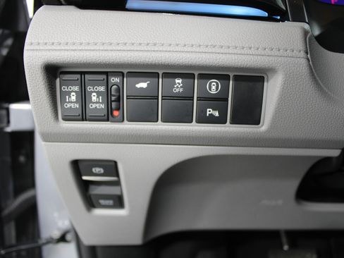 Used 2024 Honda Odyssey Elite image 8