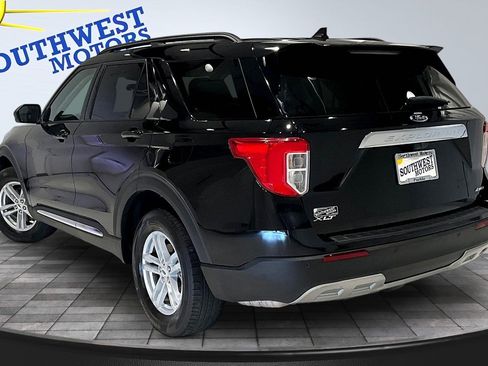 Used 2023 Ford Explorer XLT w/ Equipment Group 202A AWD/4WD image 5