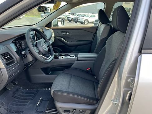 Used 2023 Nissan Rogue SV AWD/4WD image 4