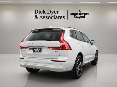 Used 2022 Volvo XC60 B5 Momentum w/ Advanced Package FWD image 11
