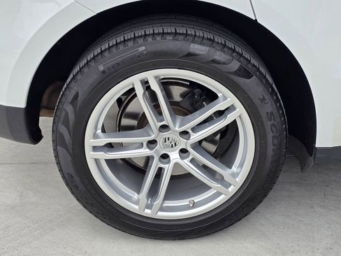 Used 2018 Porsche Macan image 16