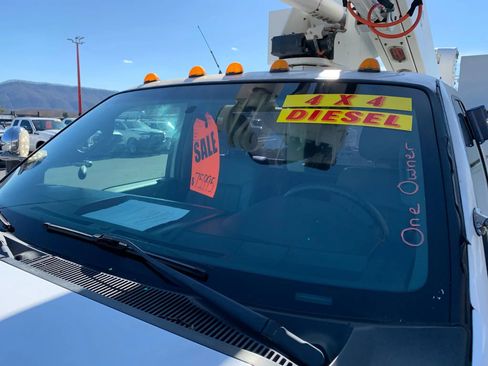 Used 2016 Ford F550 XL 165 W.B. 2D image 4