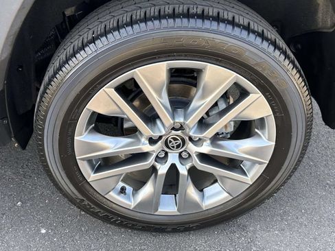 Used 2022 Toyota RAV4 XLE Premium FWD image 6