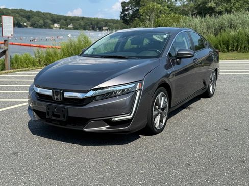 Used 2018 Honda Clarity Touring image 2