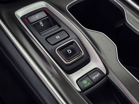 Used 2018 Honda Accord Touring image 15