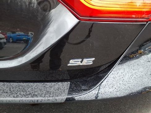 Used 2022 Toyota Camry SE image 8