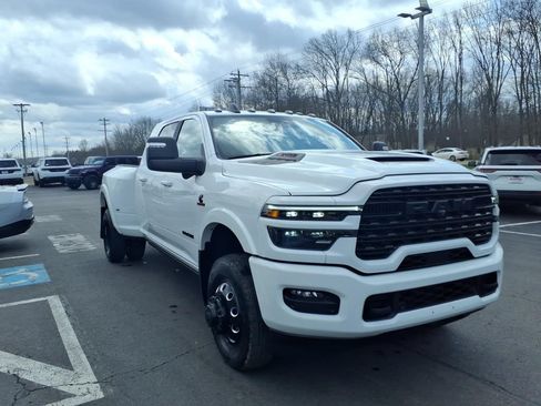 Used 2025 RAM 3500 Limited AWD/4WD image 4