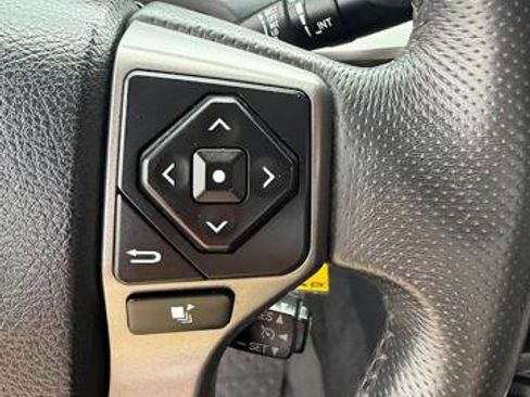 Used 2017 Toyota Tacoma SR5 w/ Tow Package AWD/4WD image 13
