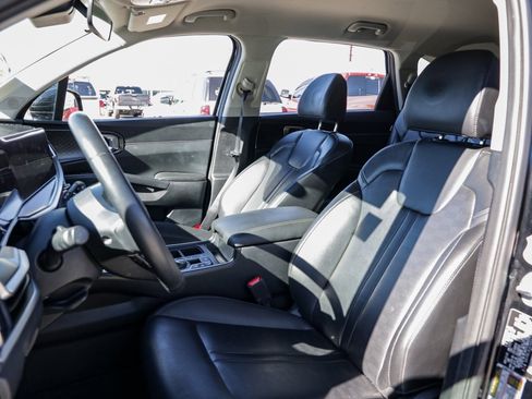 Used 2024 Kia Sorento S image 17