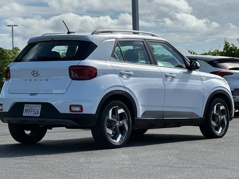 Used 2025 Hyundai Venue SEL FWD image 4