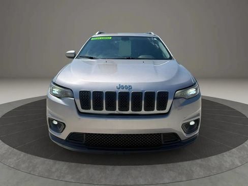 Used 2019 Jeep Cherokee Latitude Plus w/ Cold Weather Group AWD/4WD image 2