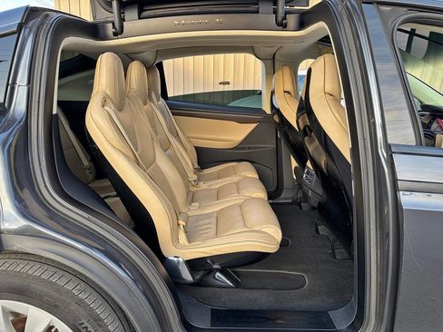 Used 2016 Tesla Model X 60D image 19