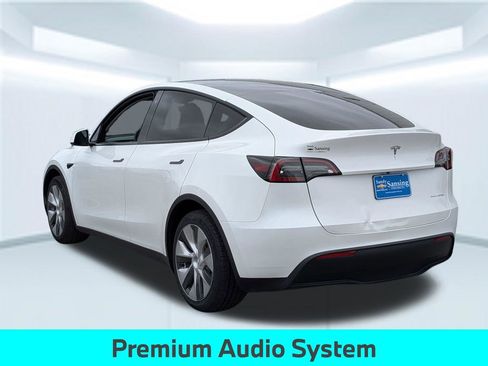 Used 2023 Tesla Model Y AWD image 4