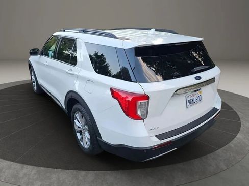 Used 2023 Ford Explorer XLT w/ Equipment Group 202A image 6