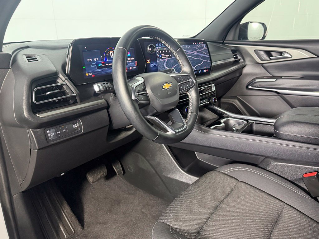 Used 2025 Chevrolet Traverse LT w/ Driver Confidence Package FWD image 26