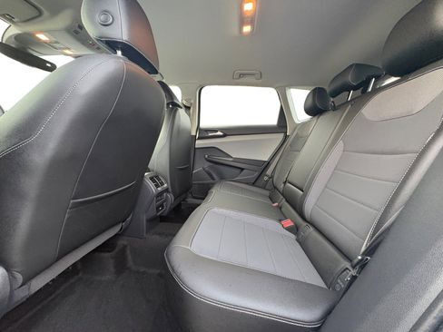 Used 2023 Volkswagen Taos SE image 5