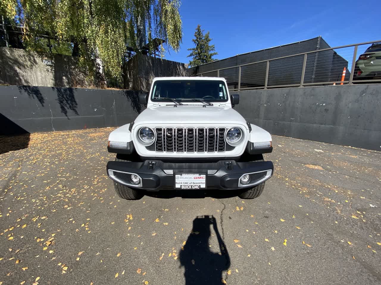 Used 2025 Jeep Wrangler Unlimited Sahara AWD/4WD image 9