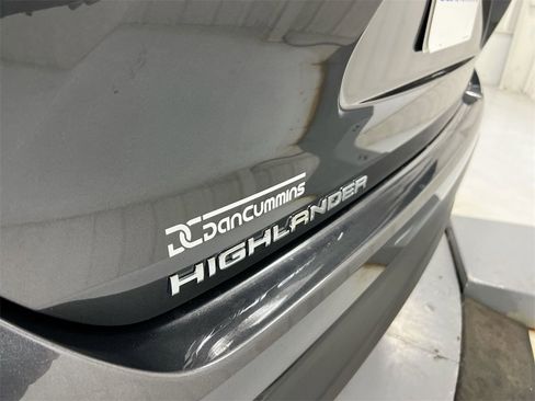 Used 2024 Toyota Highlander XLE image 27