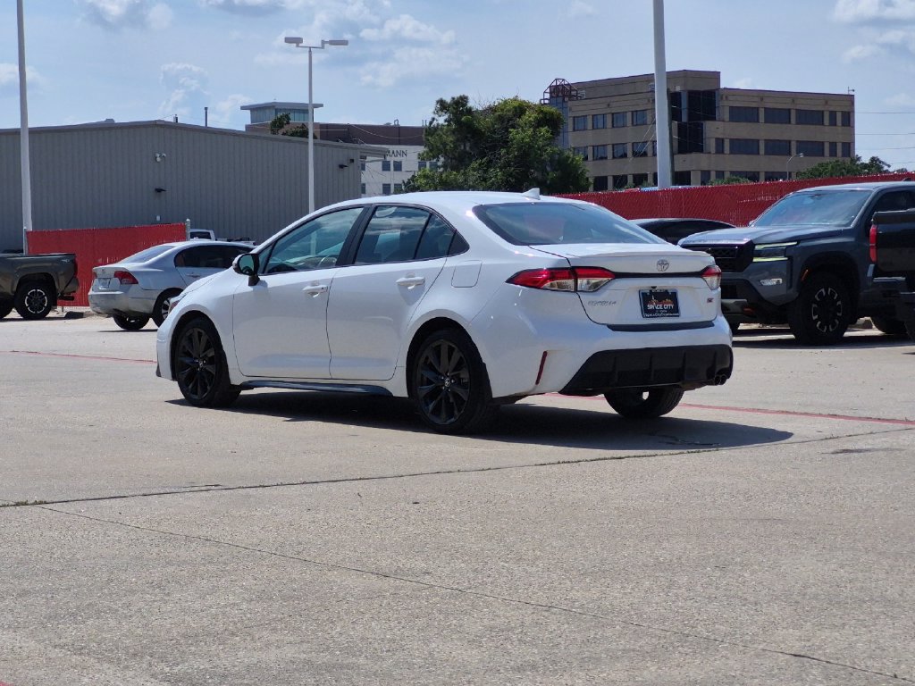 Certified 2024 Toyota Corolla SE w/ SE Premium Package FWD image 4