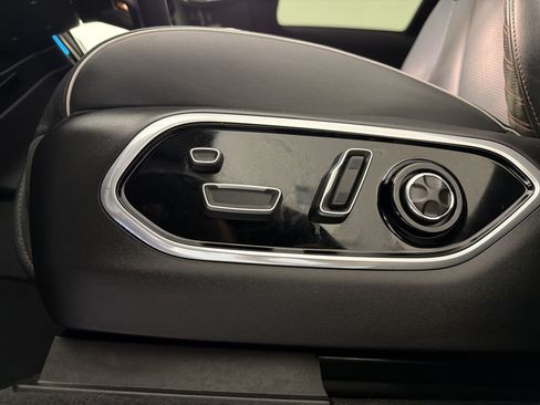 Used 2024 Jeep Grand Cherokee Summit AWD/4WD image 12