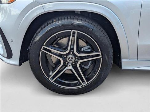 New 2025 Mercedes-Benz GLS 450 4MATIC image 9