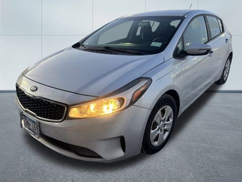 Used 2017 Kia Forte LX image 3