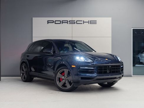 Certified 2024 Porsche Cayenne S image 9