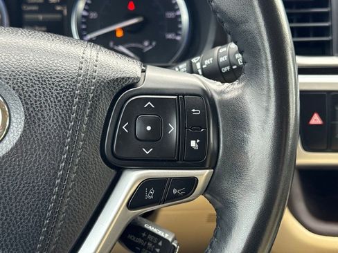 Used 2018 Toyota Highlander XLE image 32