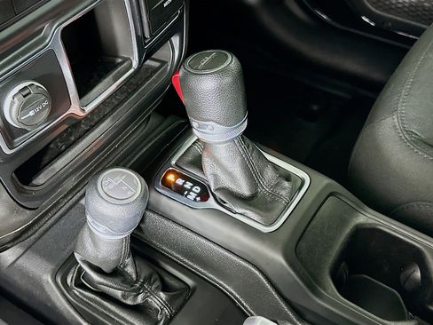 Used 2022 Jeep Gladiator Sport image 23