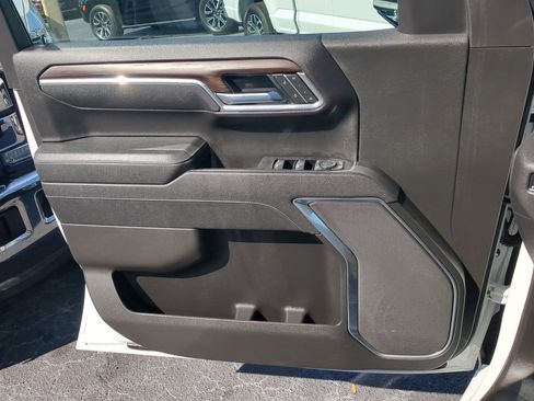 Used 2025 GMC Sierra 1500 SLT image 30