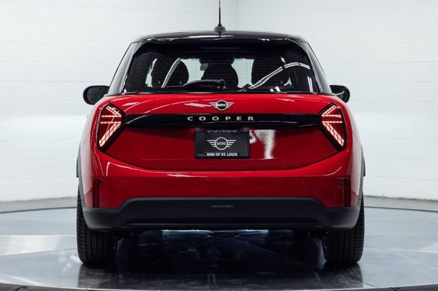 Certified 2026 MINI Cooper 4-Door Hardtop FWD image 8