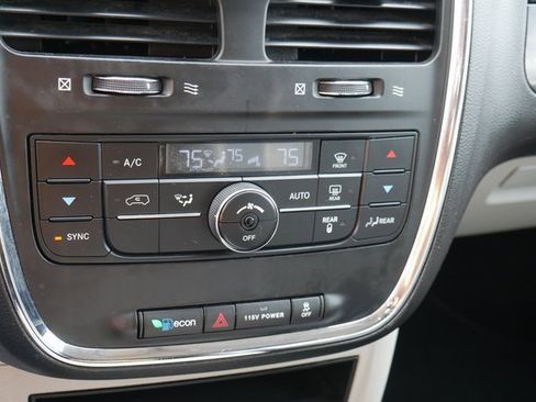 Used 2015 Chrysler Town & Country Touring image 21