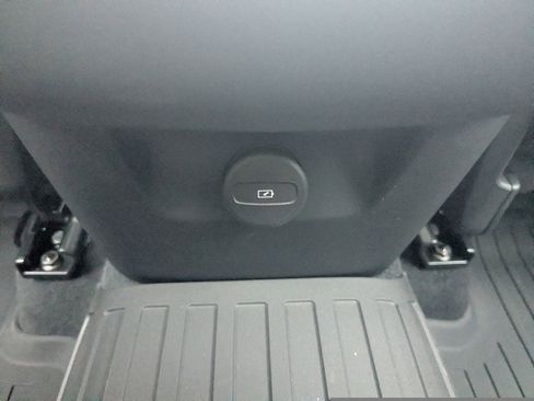 New 2026 Volvo XC60 B5 Plus w/ Protection Package Premier image 18